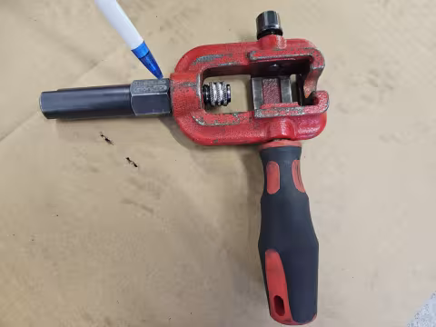 Zylinder ganz eingeschraubt